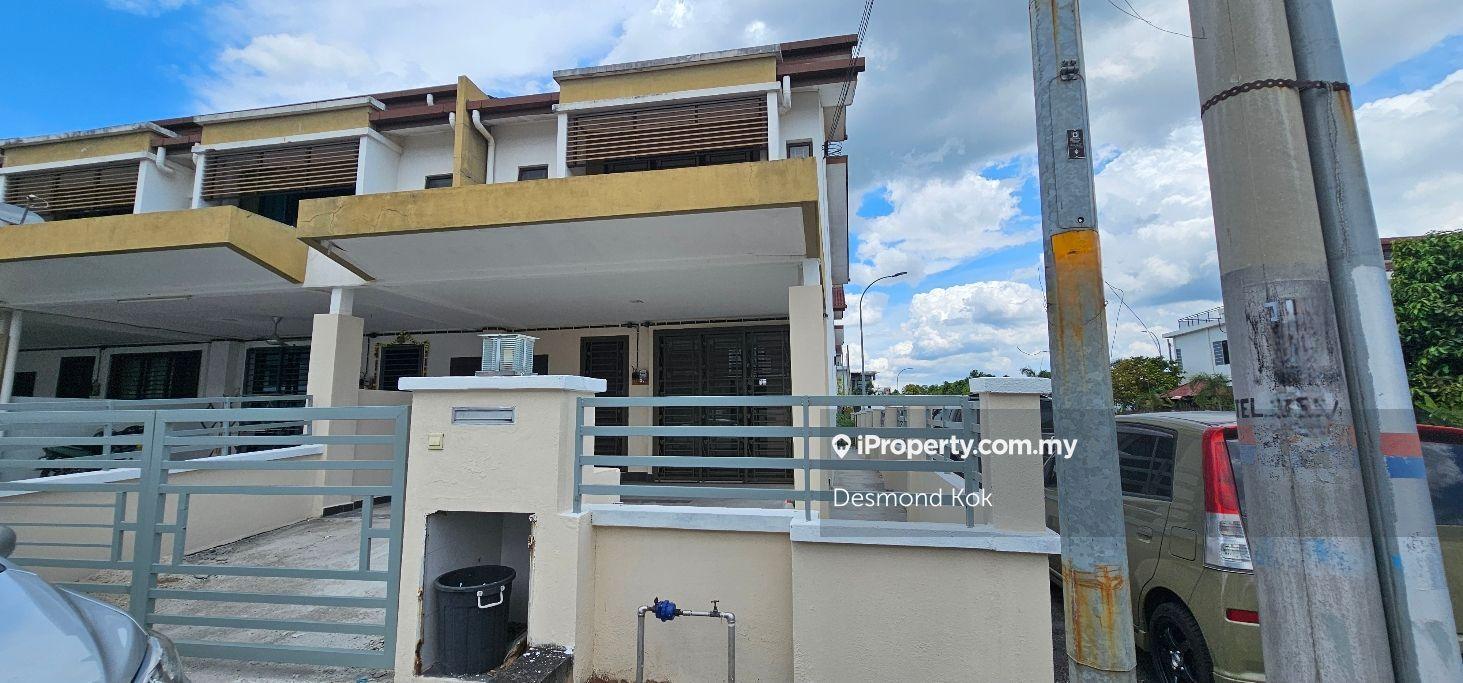 End lot 2 stories newly painted house to Let Shah alam Kebun Nenas