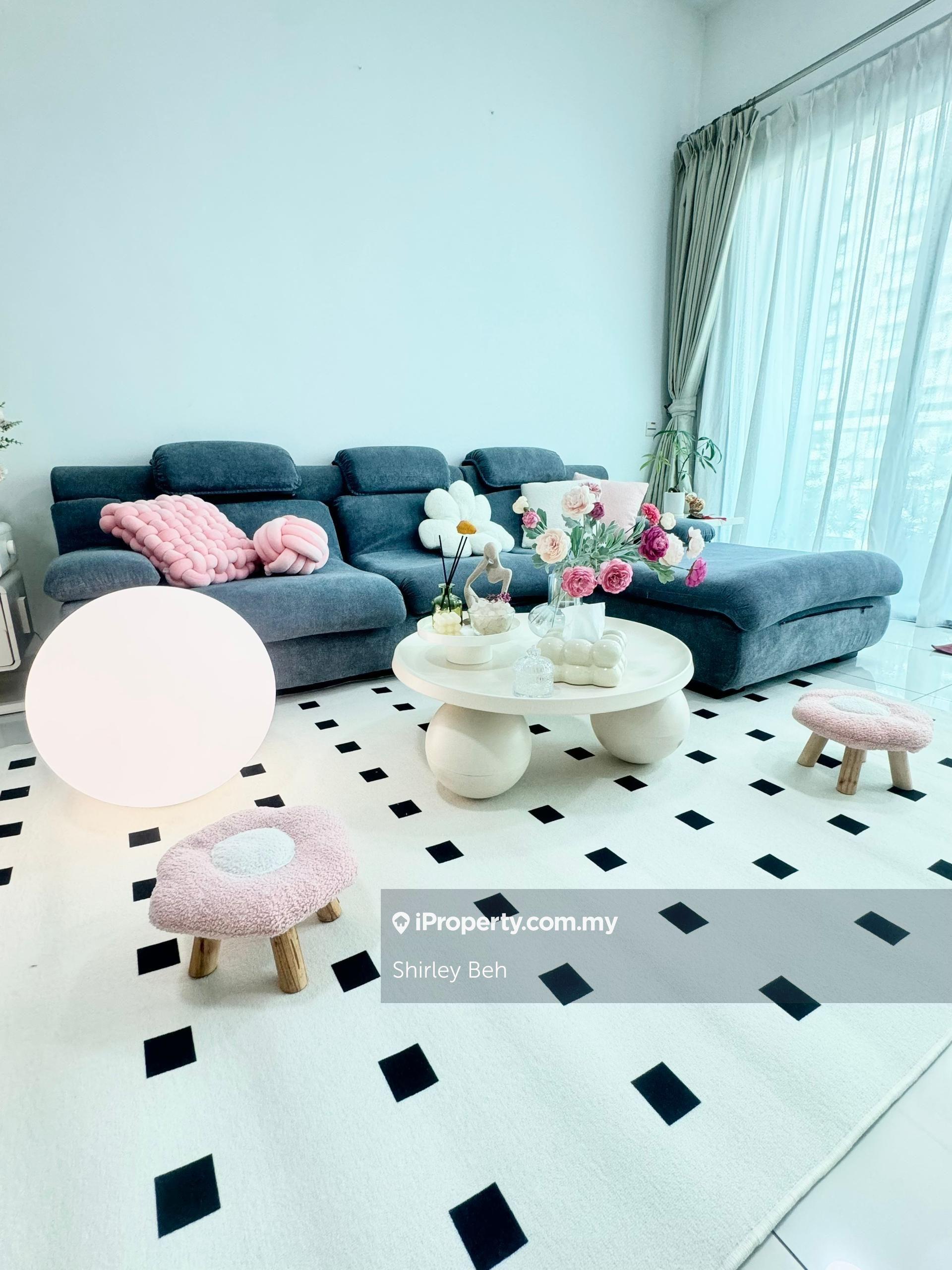 Fully furnished ,3 car parks