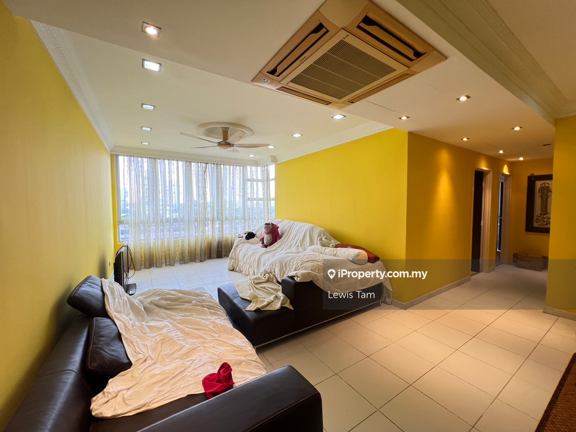 Partial furnish well renovated unit 