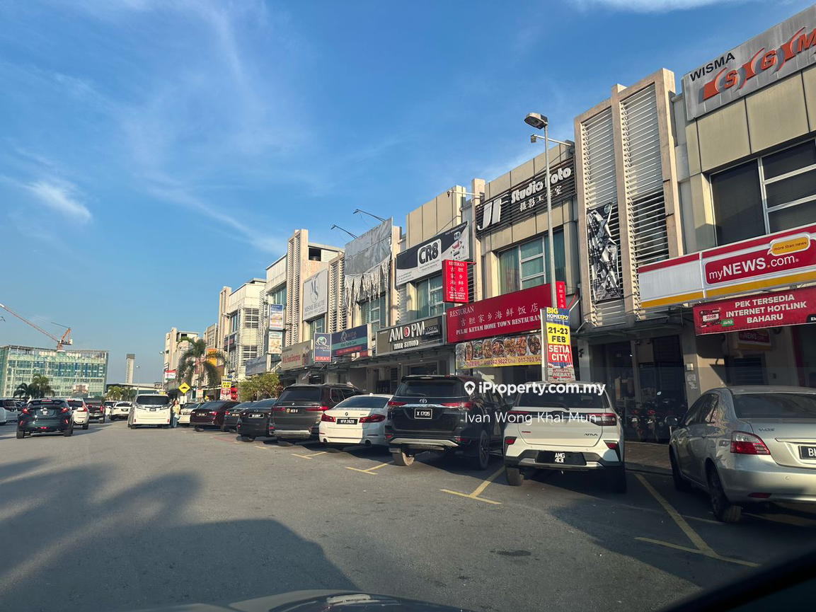 Bukut raja eleven avenue shop