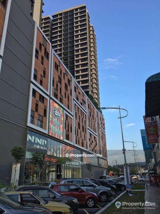 Seventeen Residence partially furnished for Sale