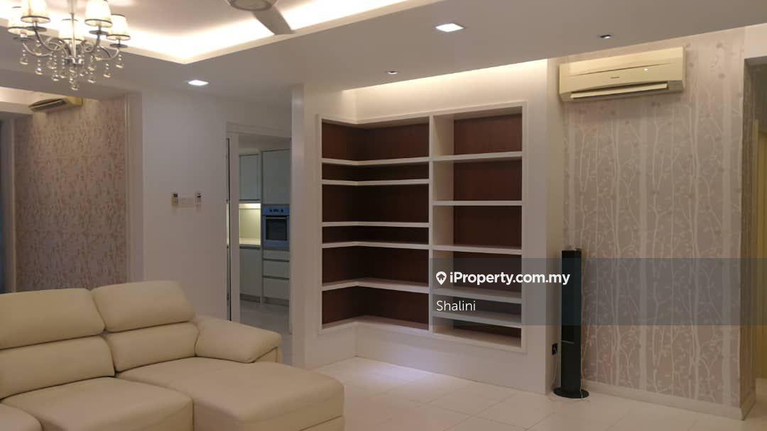 Large Saffron Condominium unit for Sale