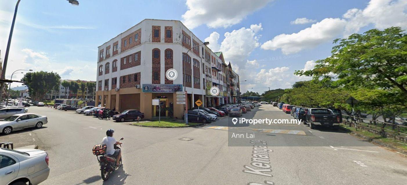 Facing Main Road - Freehold - Intermediate Lot