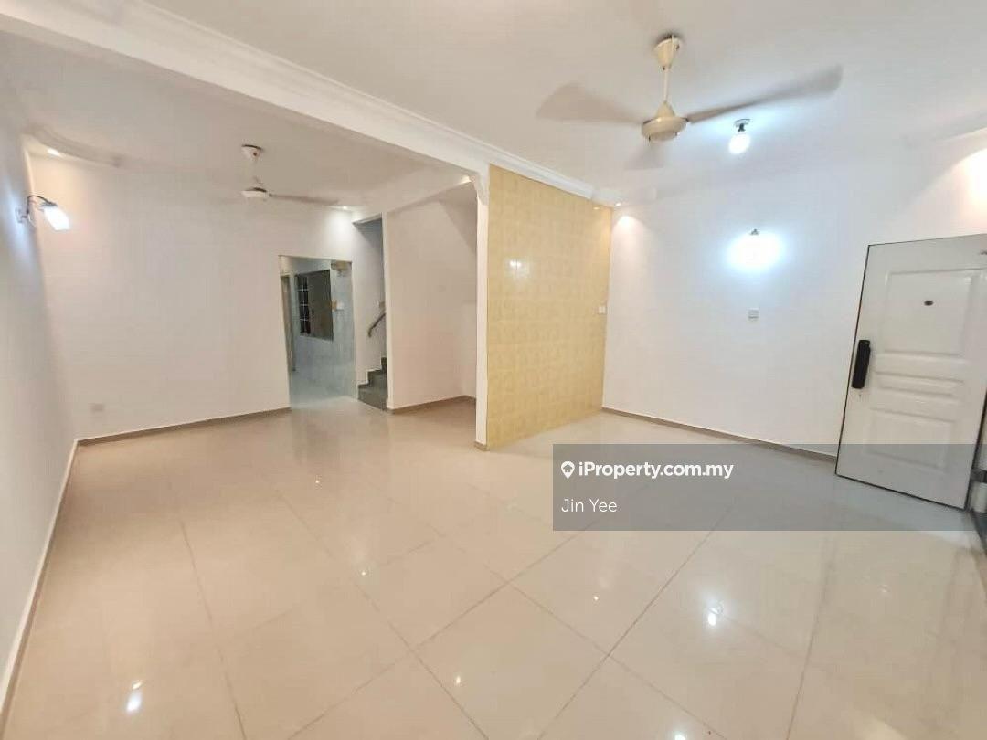 Newly Renovated Puncak Jalil 2 Sty Extended Gated & Guarded Well Kept