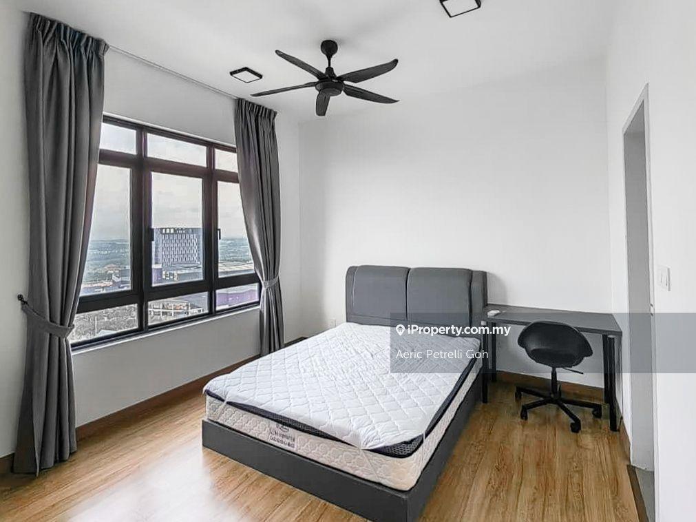 Male Master Room for rent Amber Residence Quayside Mall Rimbayu