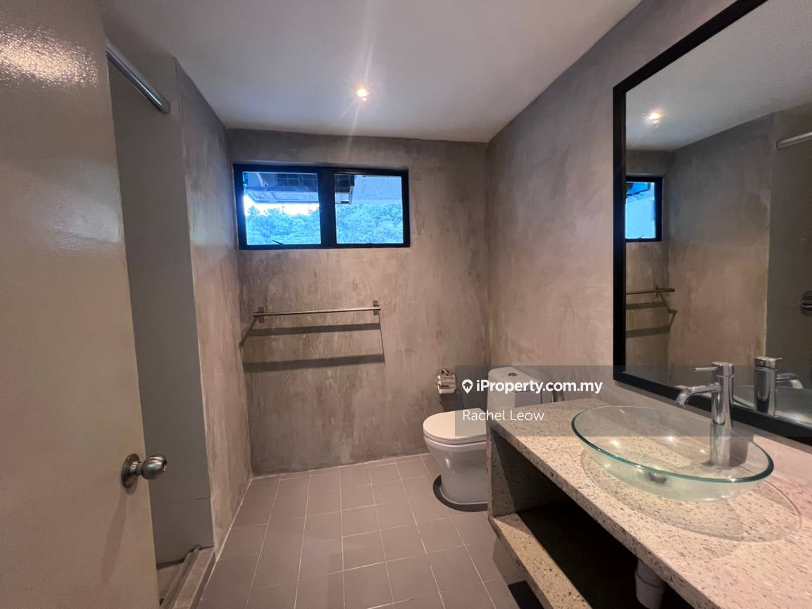 Corner unit with new laminated flooring and renovated bathrooms