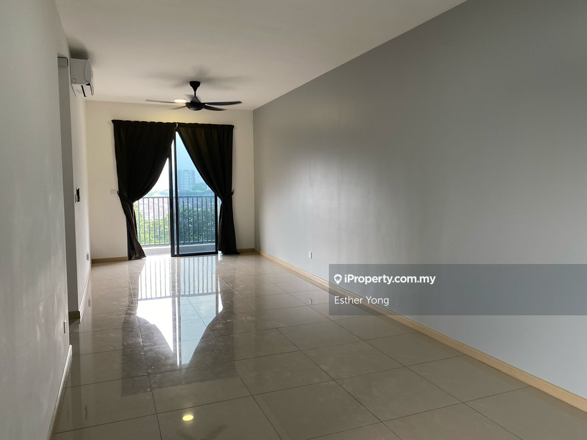 Corner unit partially furnished unit is available for rent now !