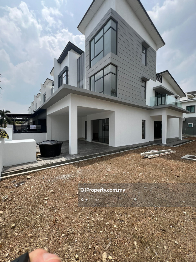 2.5 storey corner Bandar Bukit Raja Klang for sale