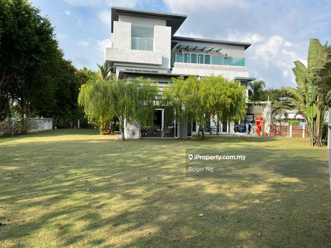 3 Sty Bungalow (Land Area 11000ft) For Sale 