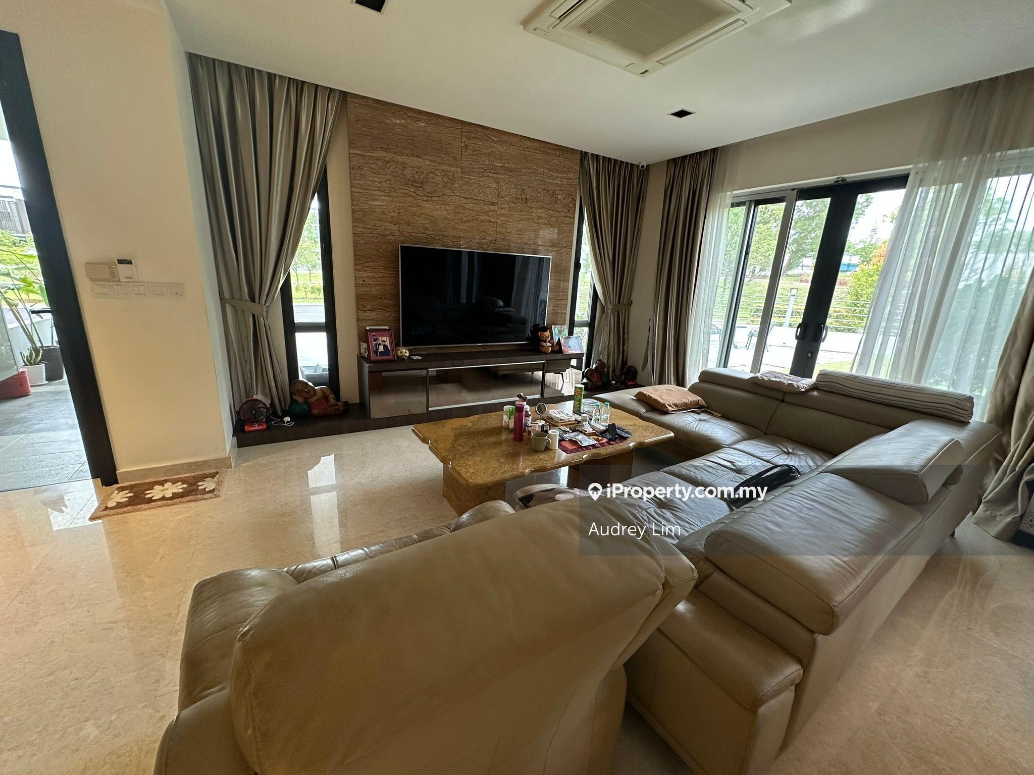 Corner house 