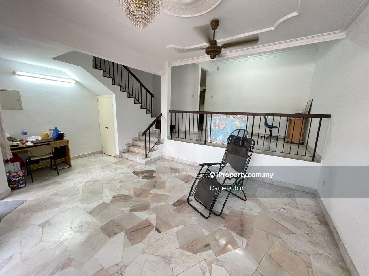 Partly furnished  / 2 Storey Terrace / Kitchen Fully Extended 