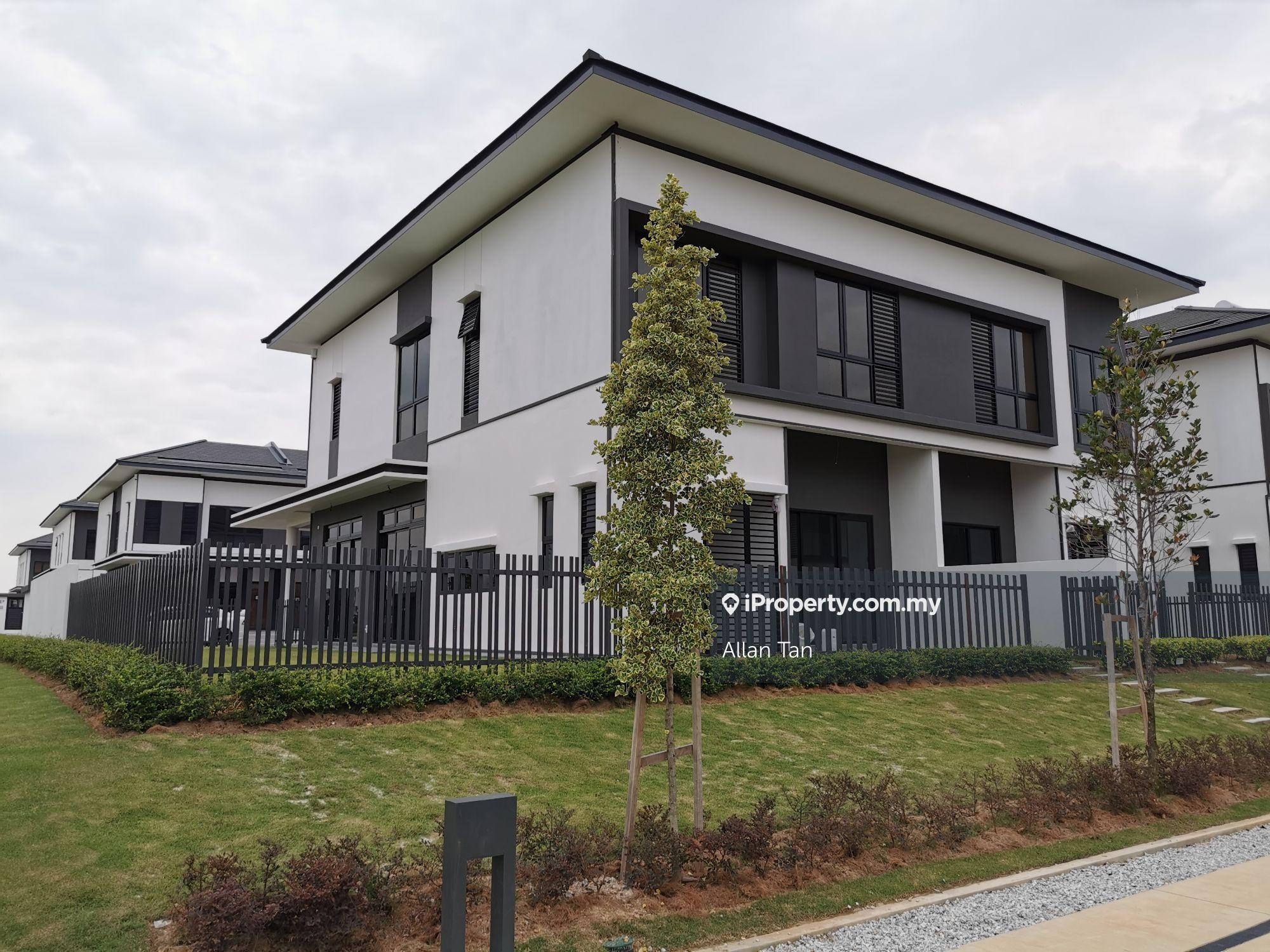 Semi-D house for Sale