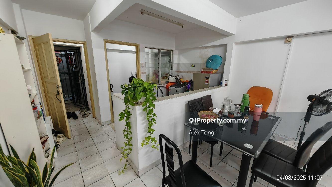 Plaza 393 basic unit
