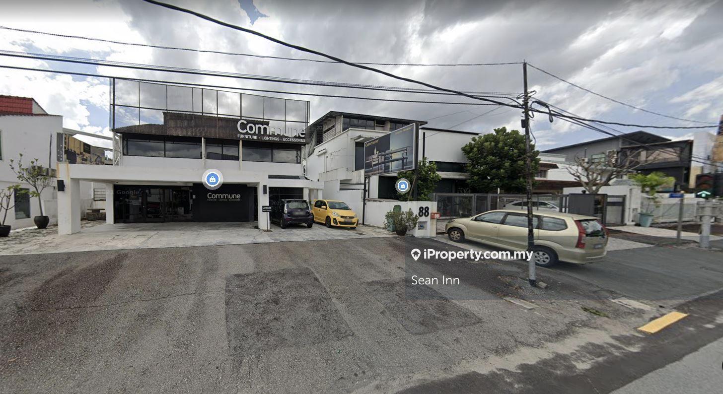 Commercial bungalow for Sale