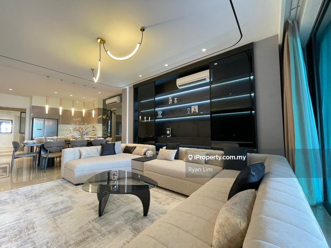 Freehold Luxury Condo, Ready Move in Developer Units, 5 minute to KLCC