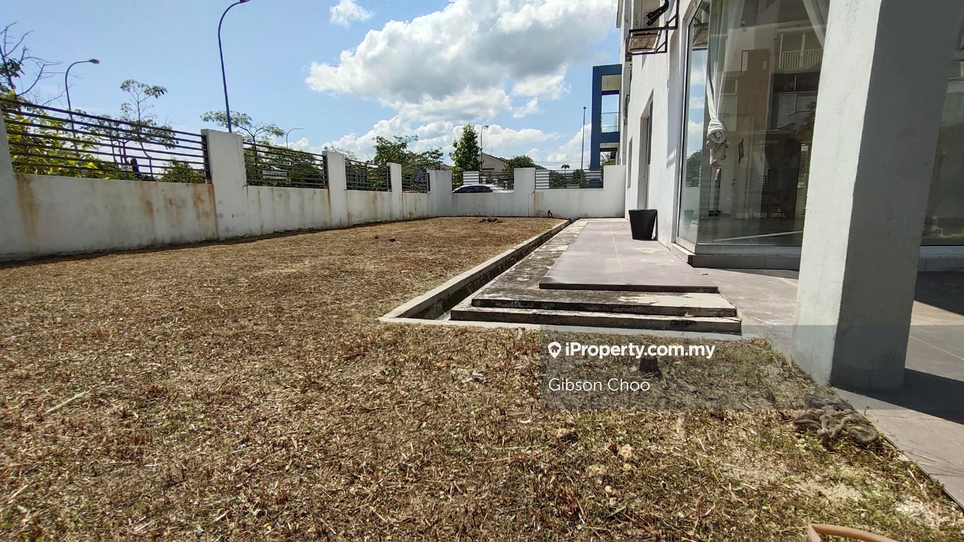 Corner house with big land