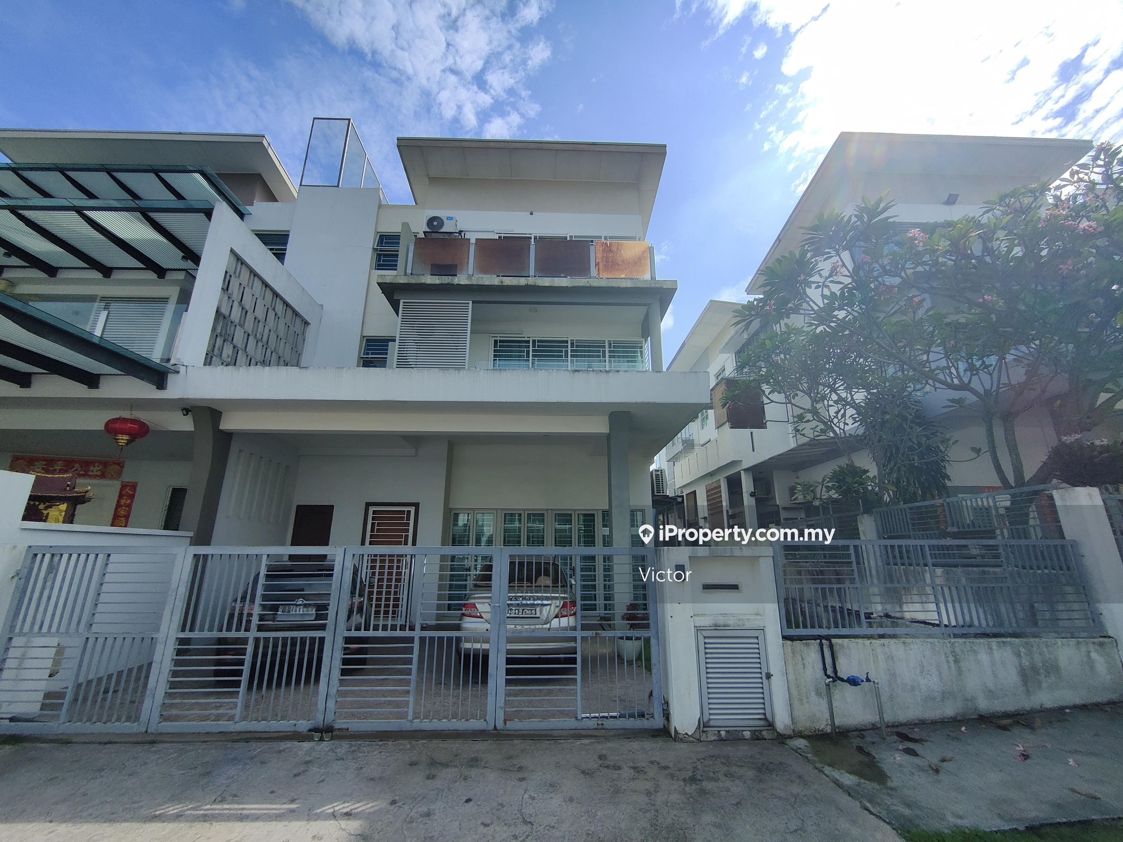 Gated guarded 3sty cluster semi-d house