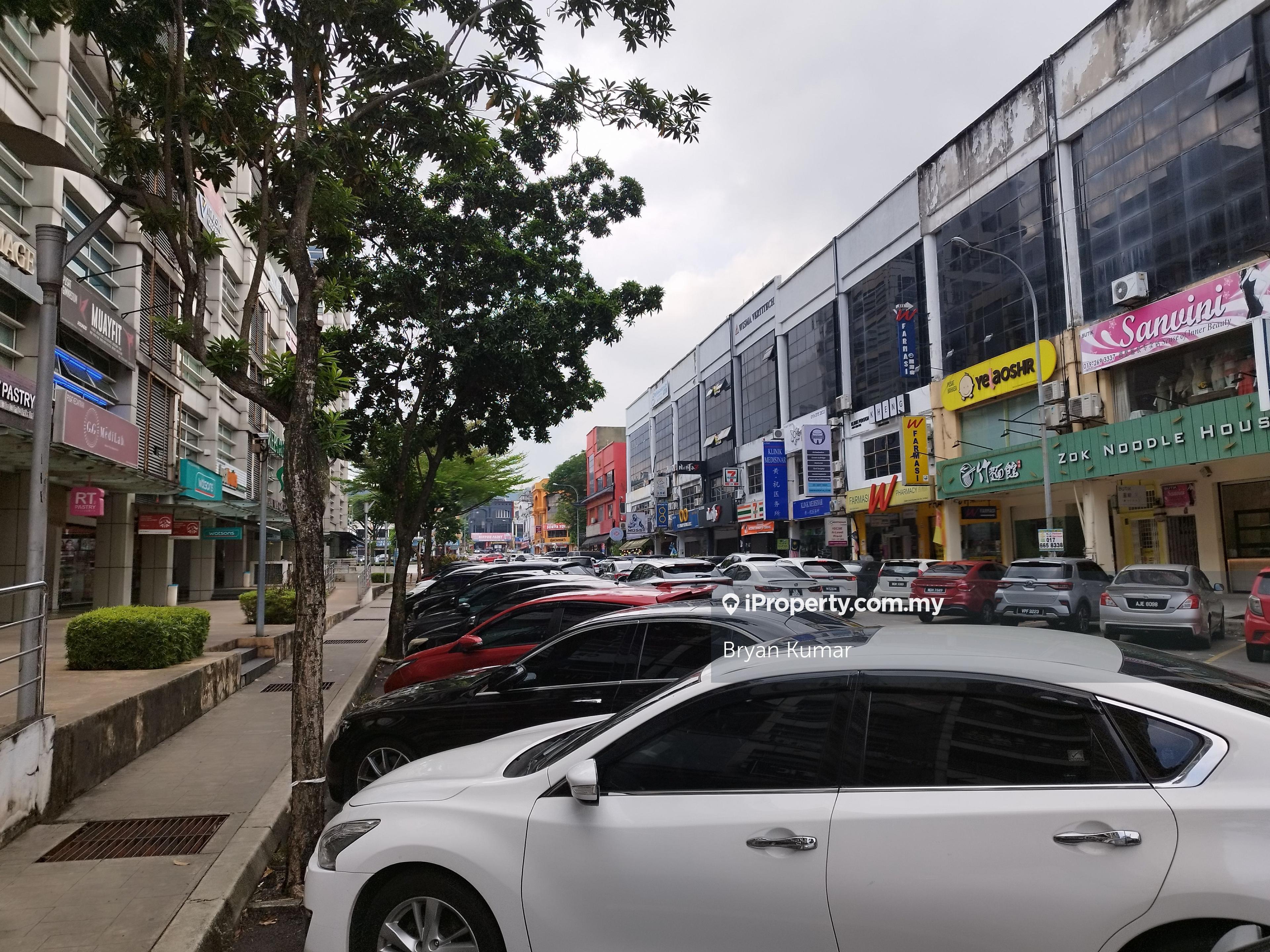 5 Storey Shop-Office with personal lift for sale