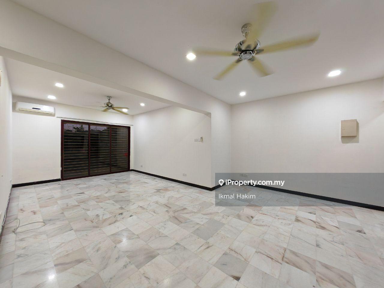 Newly Painted Ground Floor Unit Puteri Palma Condo Putrajaya For Sale