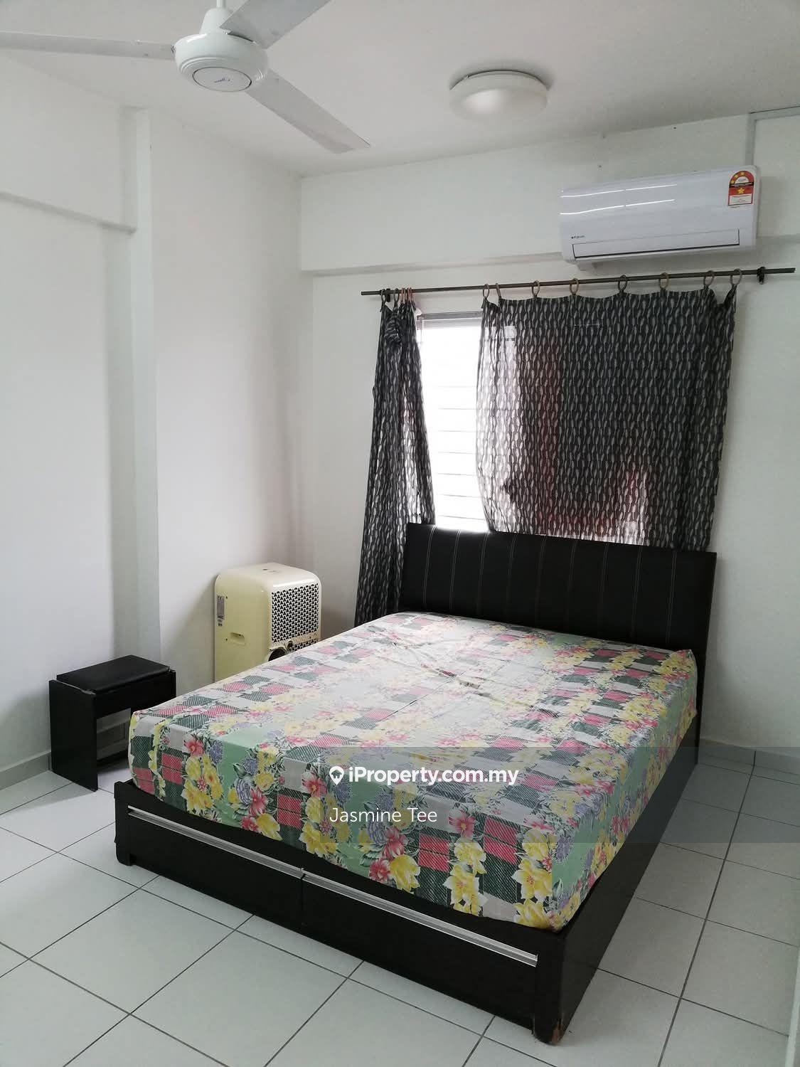 3 minutes walk to LRT Station, shops at the ground floor for rent