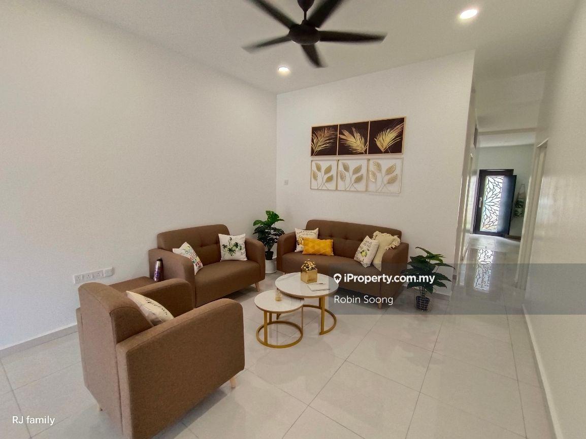 Freehold 1 Storey Terrace in Kampung Lapan/Gajah Berang