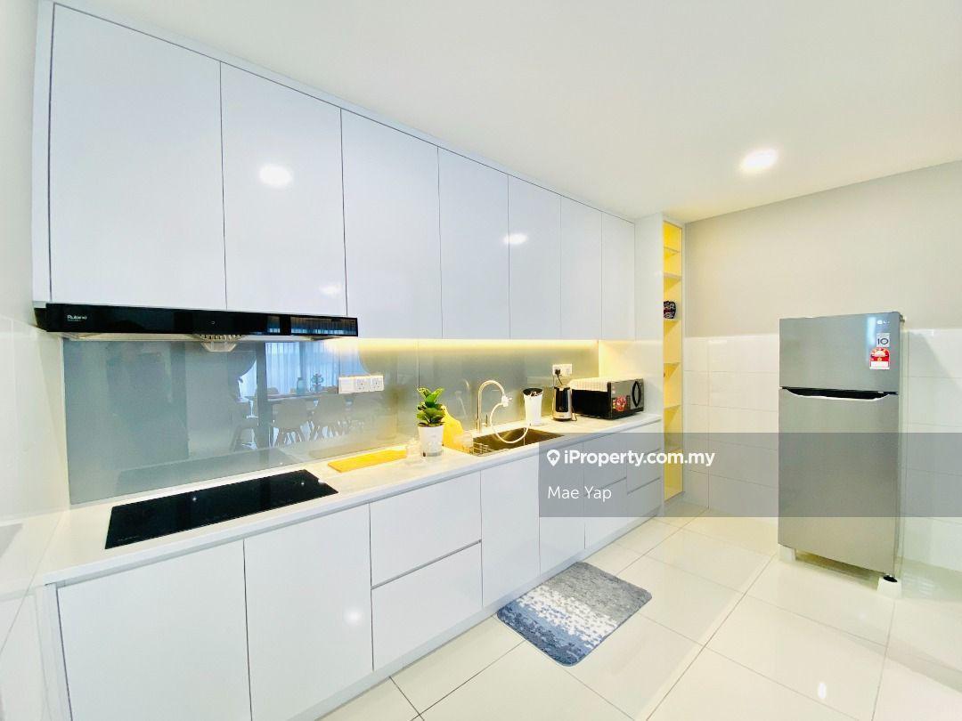 Walking Distance to ucsi, Middle room for rent, big comma area 