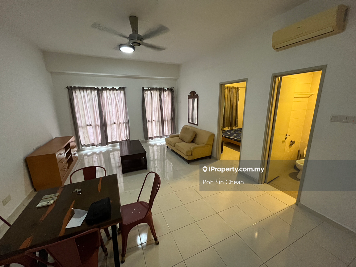 Studio unit with 1 room 2 carpark for sale