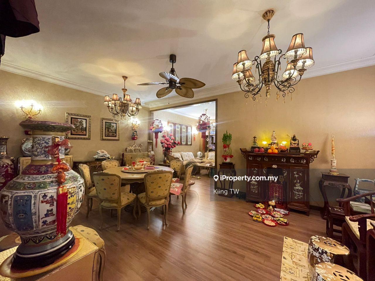 Taman Tasik Indah @Jalan Ipoh Three Storey House for Sale