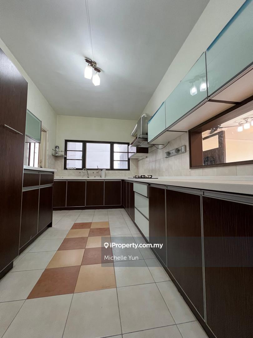 Partial furnished,4r3b,2cp,facing south,high floor,ready vacant now