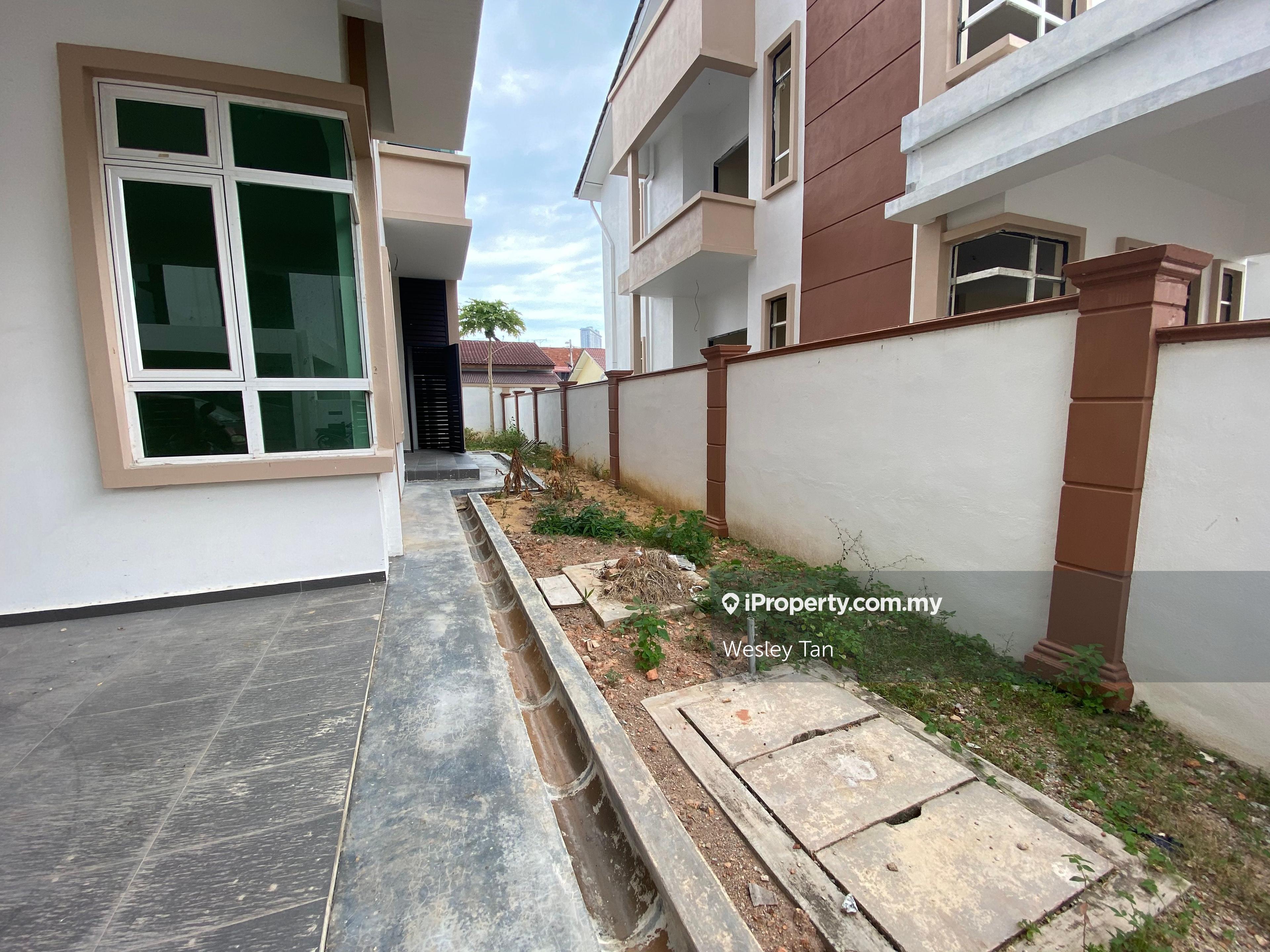 Semi-D house for Sale