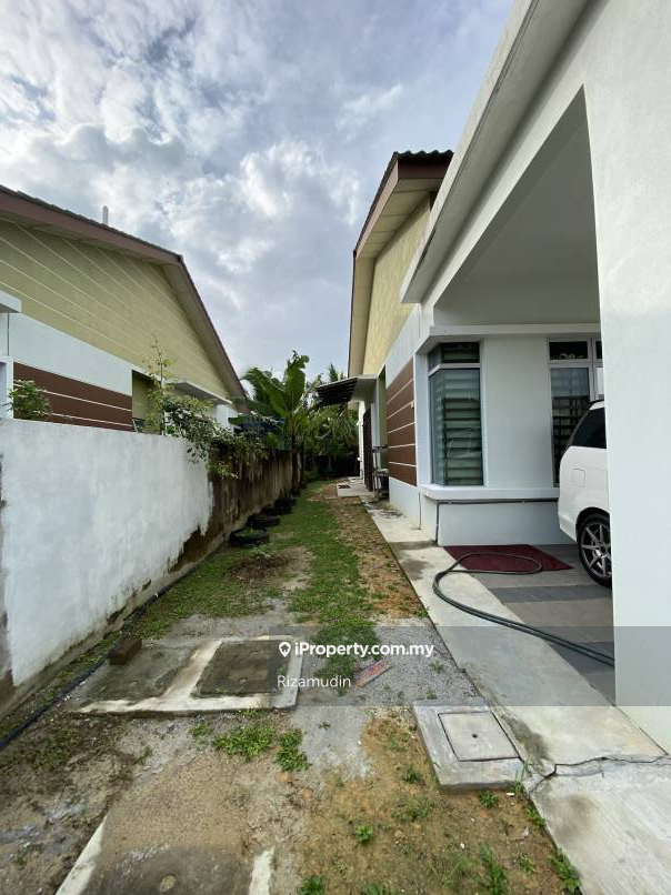 Autogate 1 Storey Semi D Taman Sri Kandi
