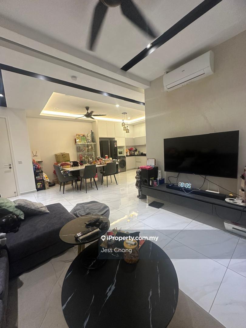 Equine Residence, Seri Kembangan Serviced residence for Sale