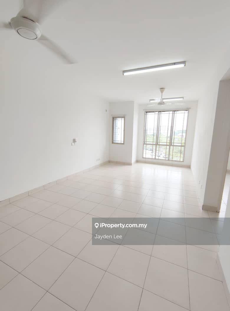 Below market price,good for ownstay and investment