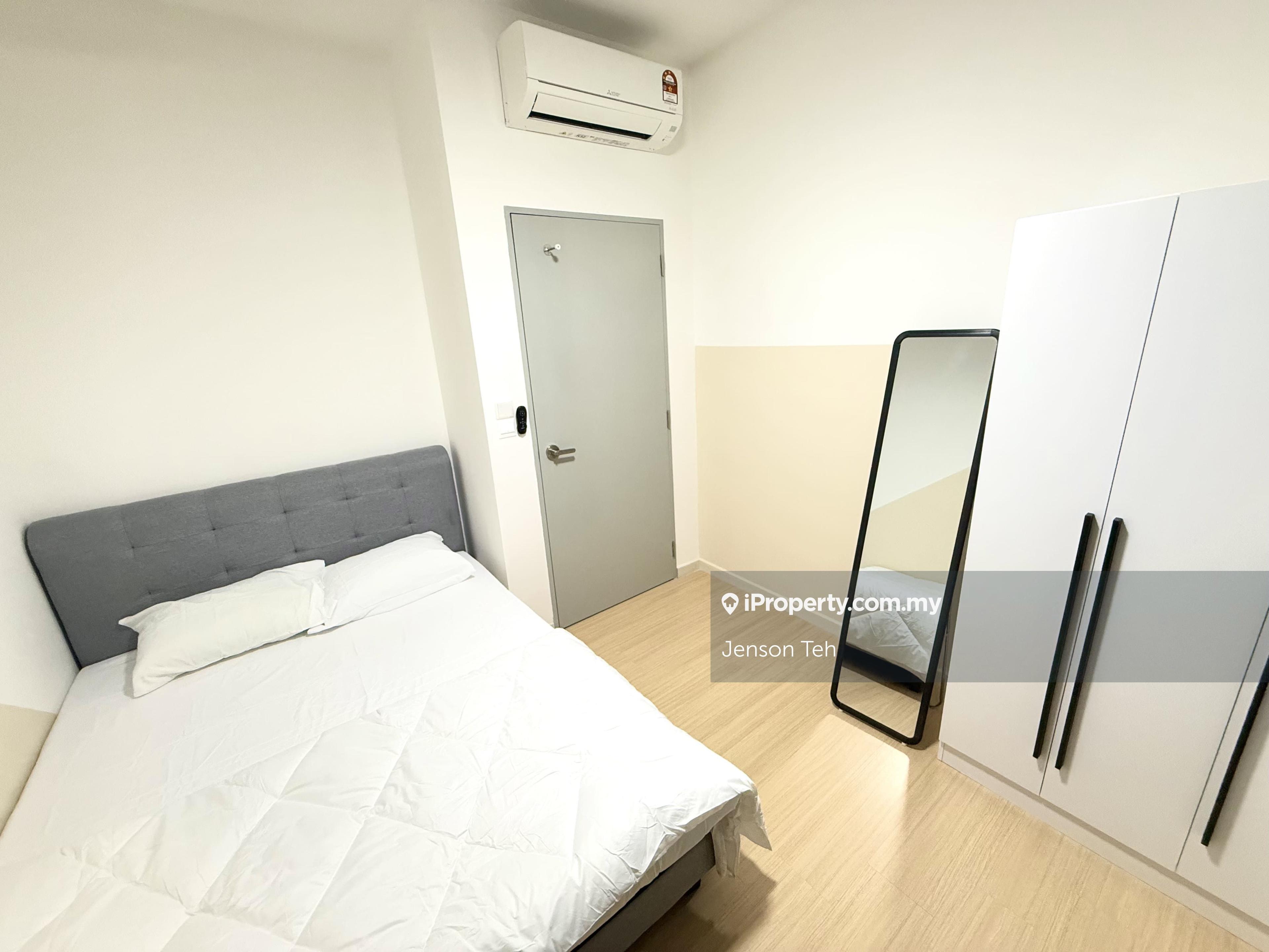 Fully Furnished Medium Room, 1st Sept Move In! Free Shuttle to MRT
