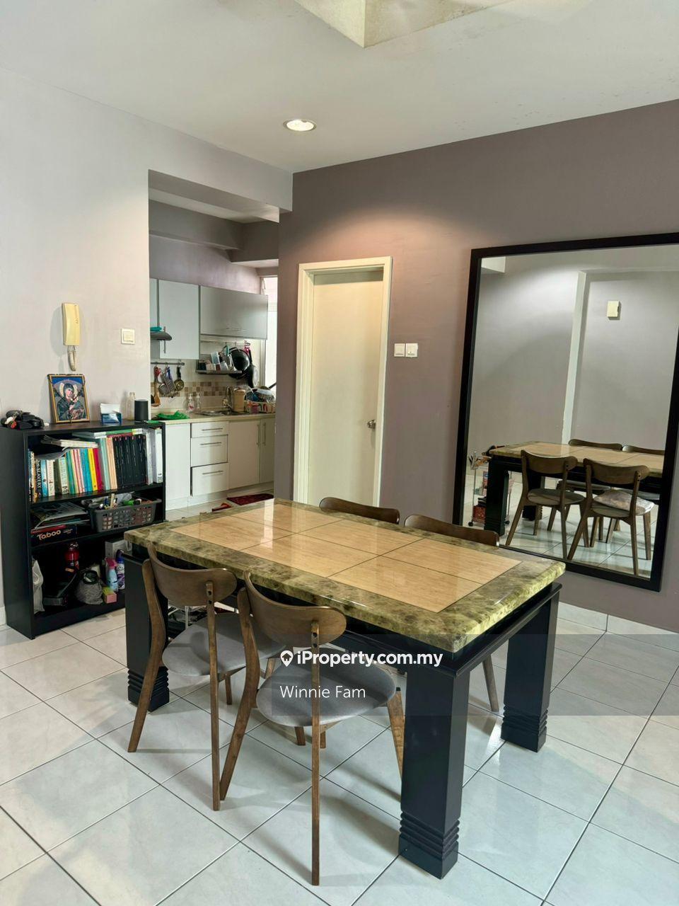 Low floor with balcony and backyard