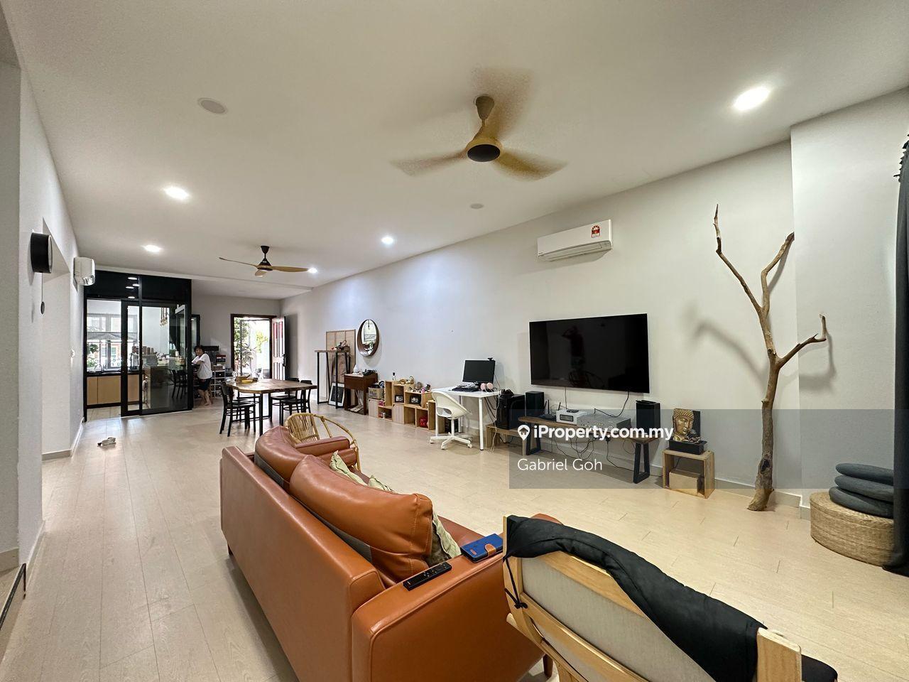 Fully Renovated 2 Storey Terrace As Per Photos Next To Forest