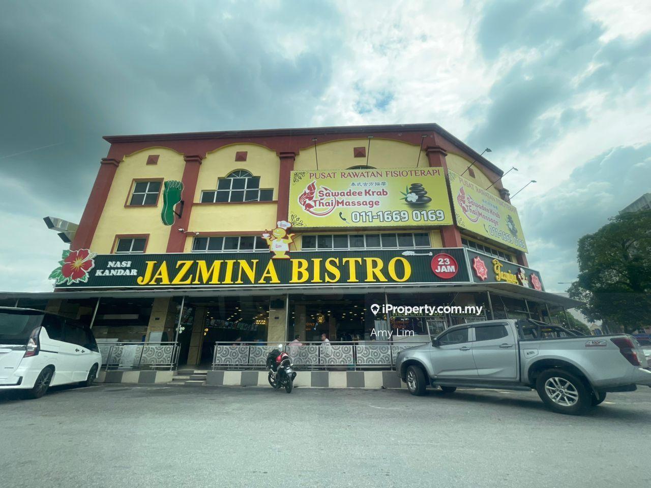 3 storey Corner Shop Pusat Perdagangan Seri Kembangan freehold
