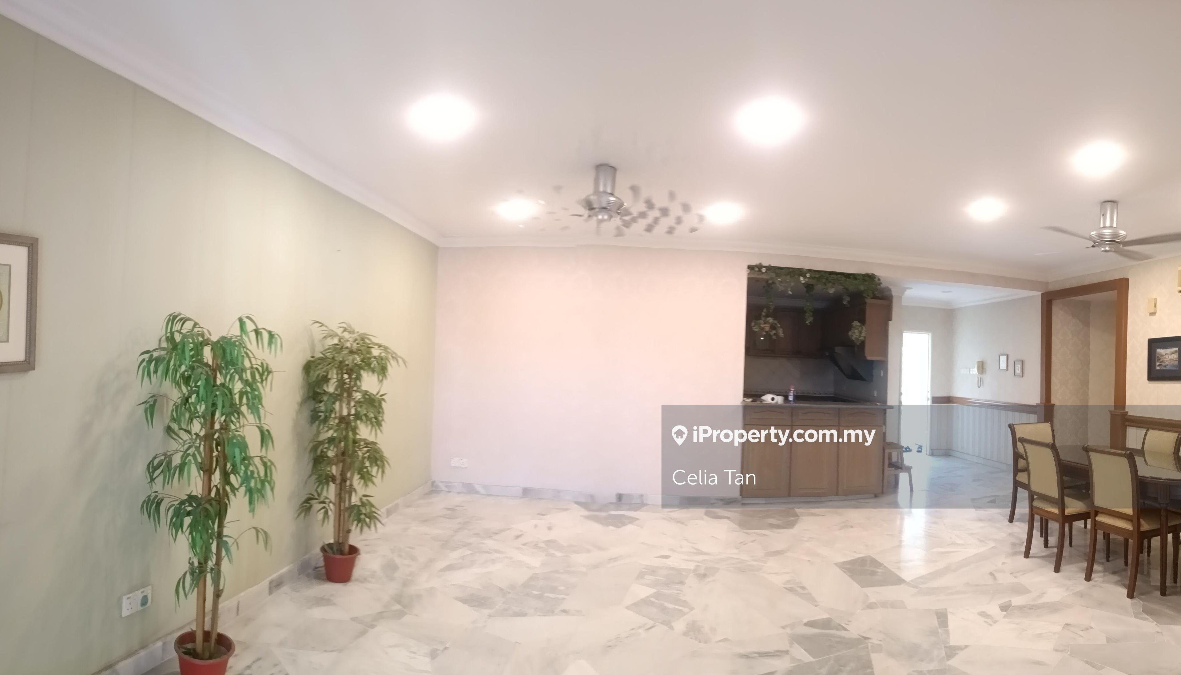 Renovated condo Near to eateries ,shops and golf club.