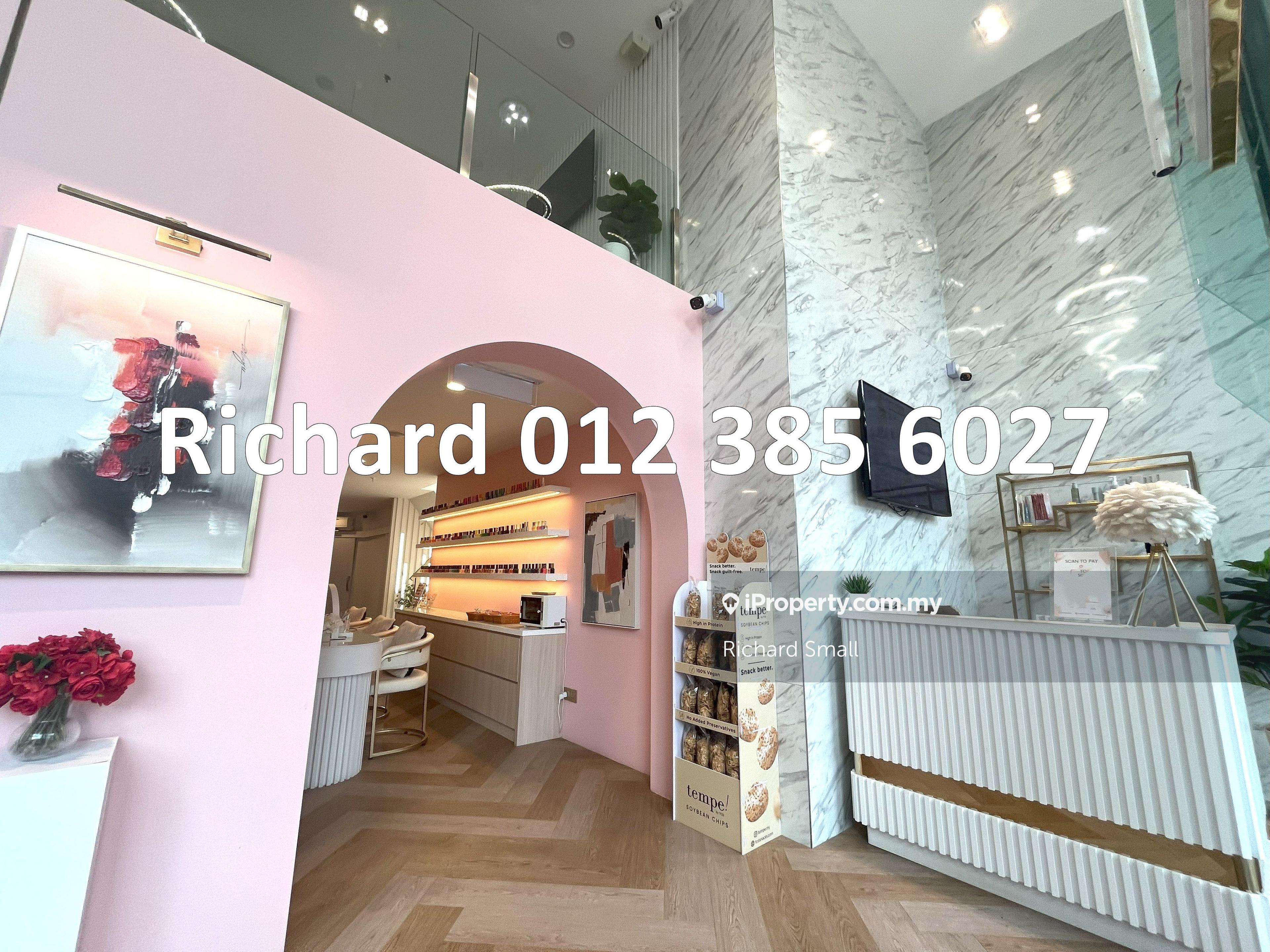 Ground floor double volume unit in Uptown area