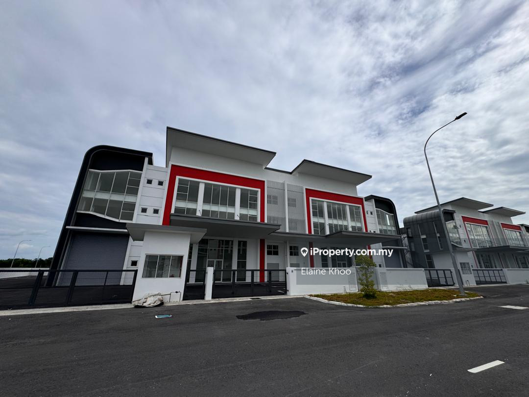 Facing Mainroad Suria industrial park @ Sepang KLIA 3sty Semi-D Factor