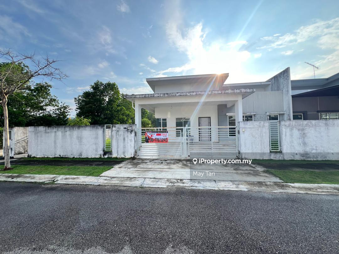 Single storey Semu D corner lot/Bandar sri impian