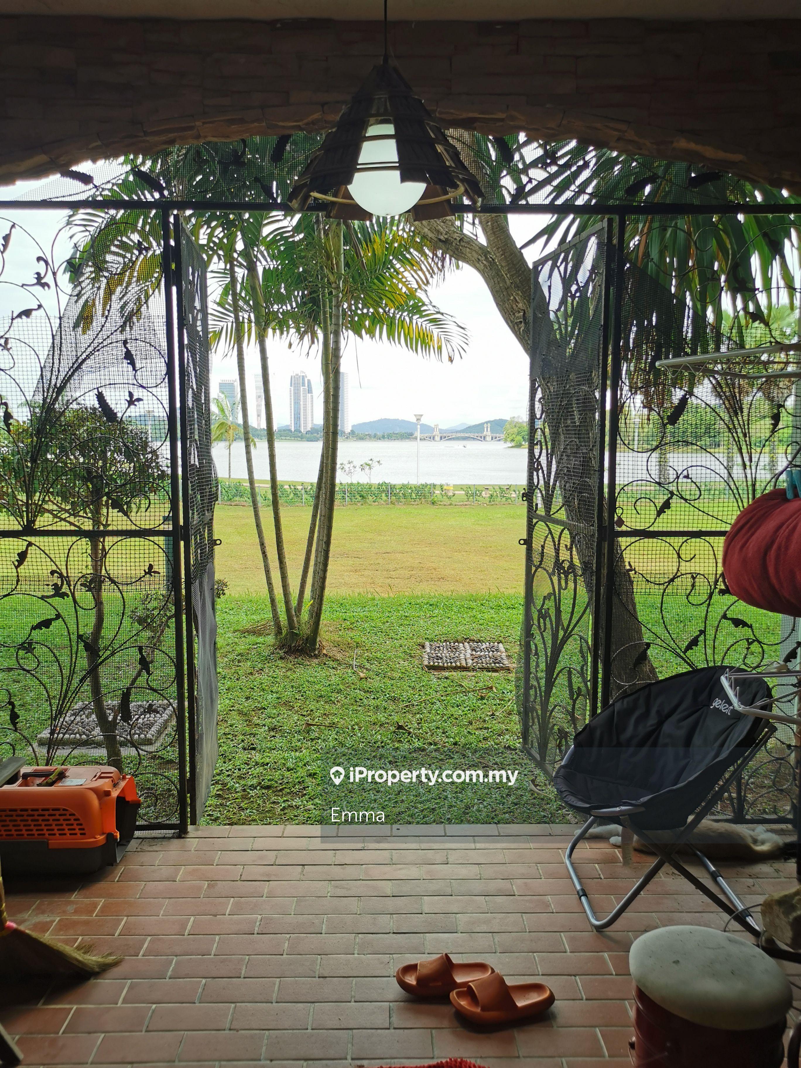 Cyber Heights villa,Cyberjaya, ground floor, for Sale Unit facing lake