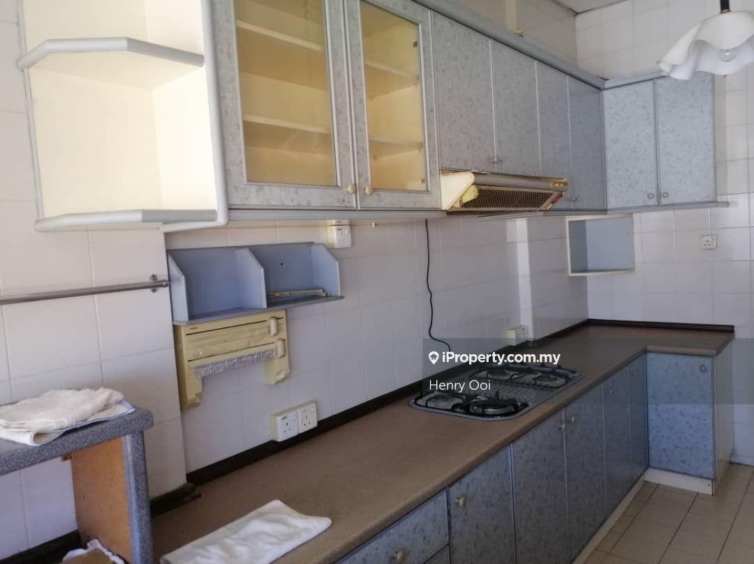 Sri Pinang At Jalan Logan Basic Renovation Unit For Sale