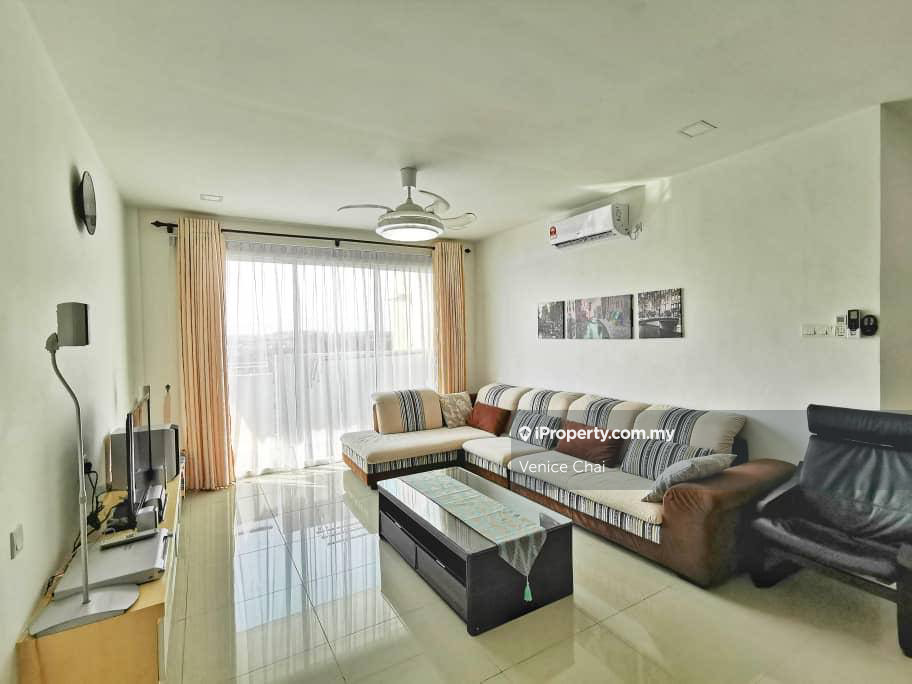 4-Beds Condo For Rent