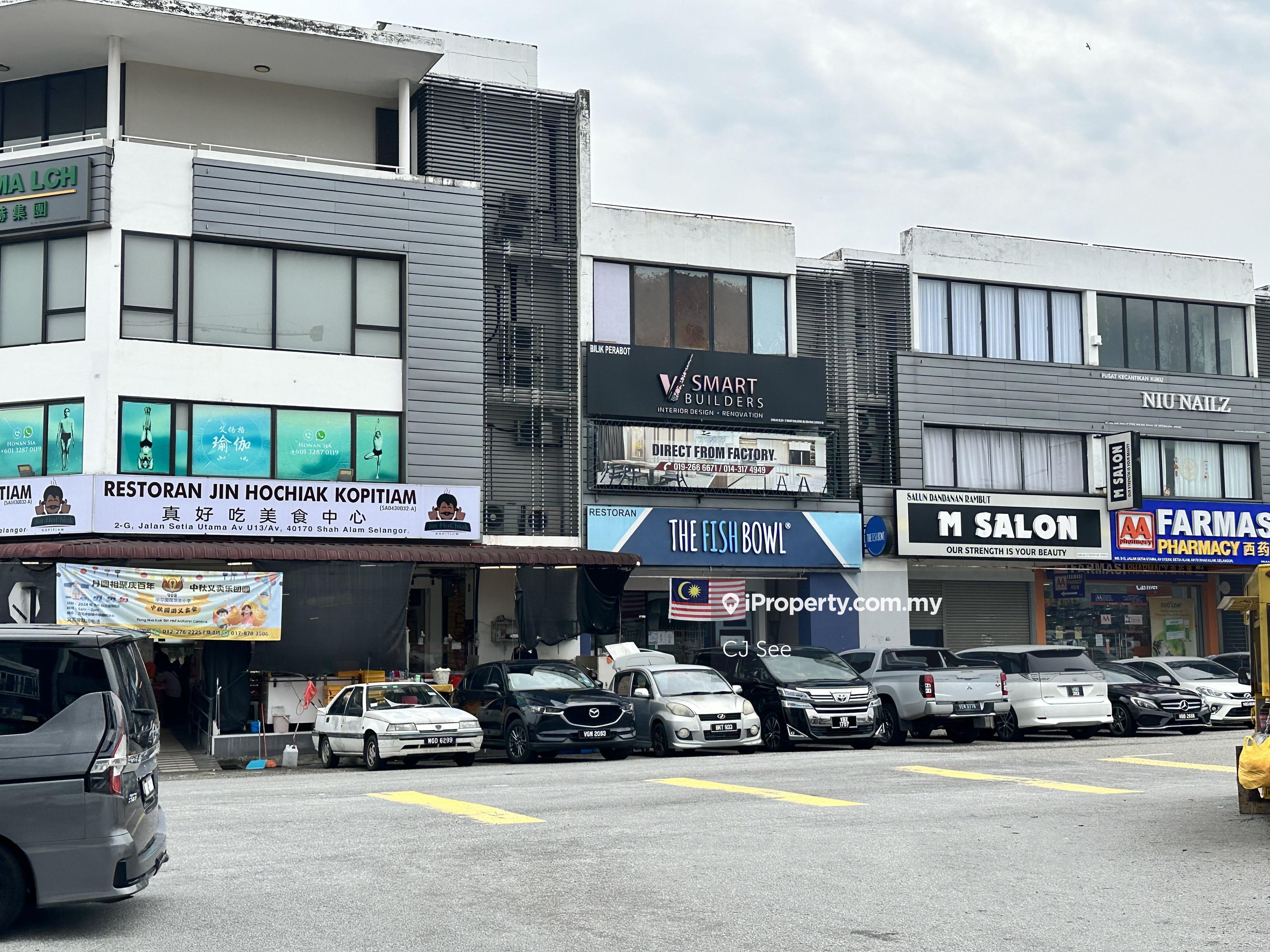 Great traffic area with ample parking spaces