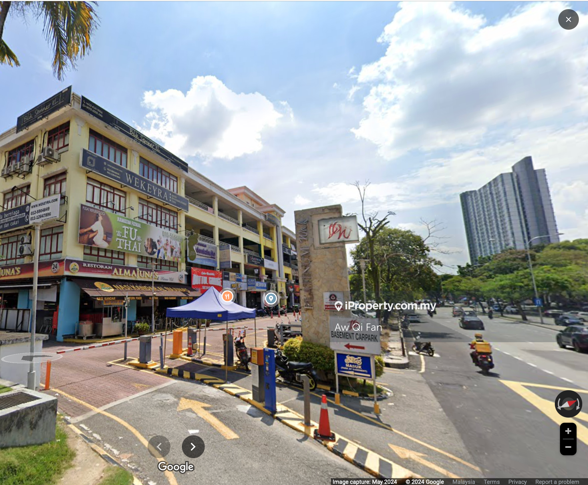 4 storey shop facing main road