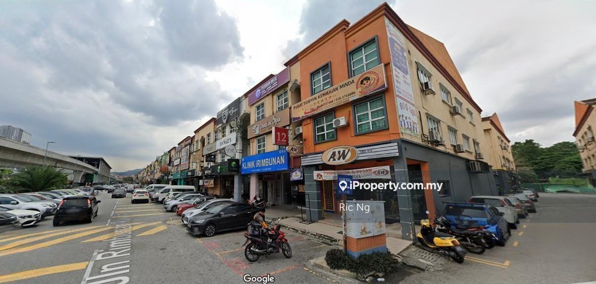 Prime area End lot Laman Rimbunan Gf Shop facing main road for Rent 