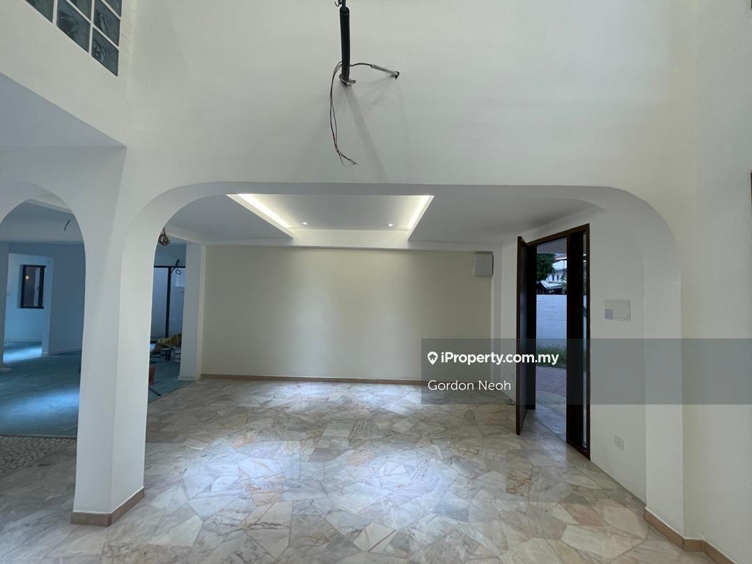 Newly Renovated 2 Storey Semi D, Taman Brown, Gelugor