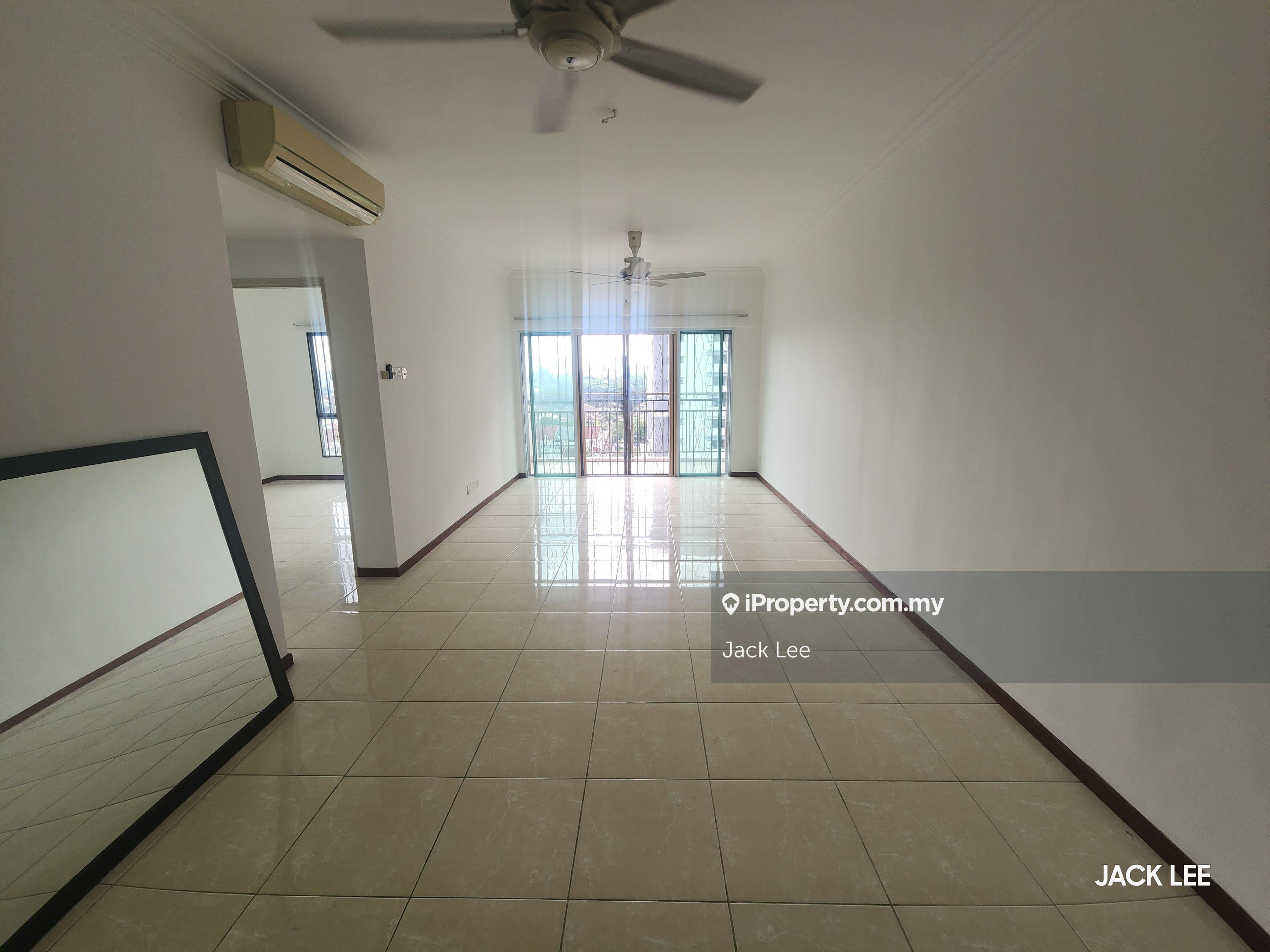 Exclusive unit spacious living area and quiet location