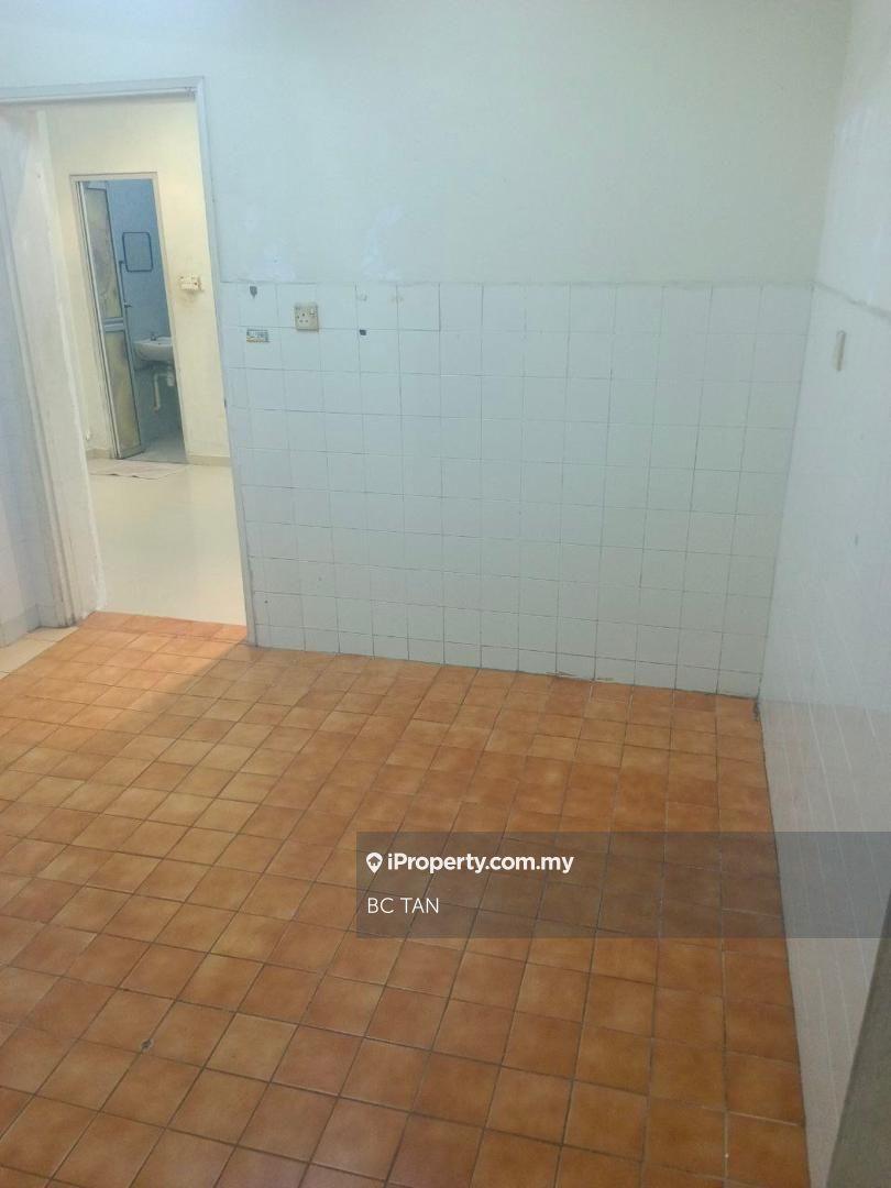 Nice unit for sale !! Nice location !! More carpark